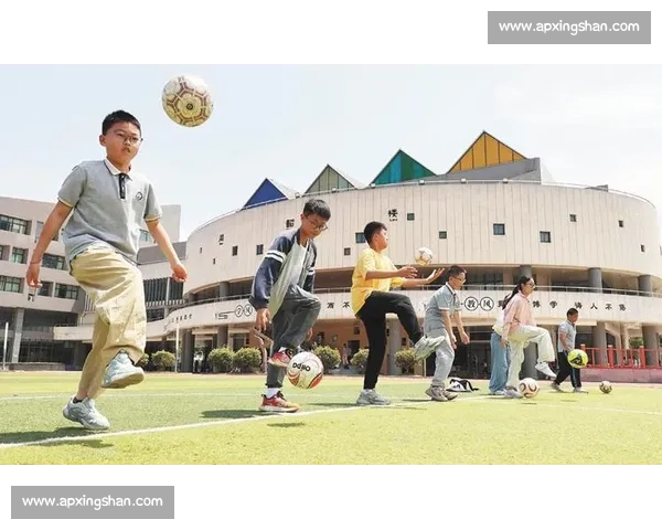 孩子省时练足球,爸妈安心追苏超 孩子省时练足球,爸妈安心追苏超